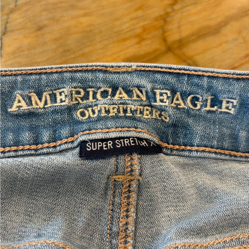 American Eagle Outfitters Light Blue Ripped Jeans - Picture 4 of 6